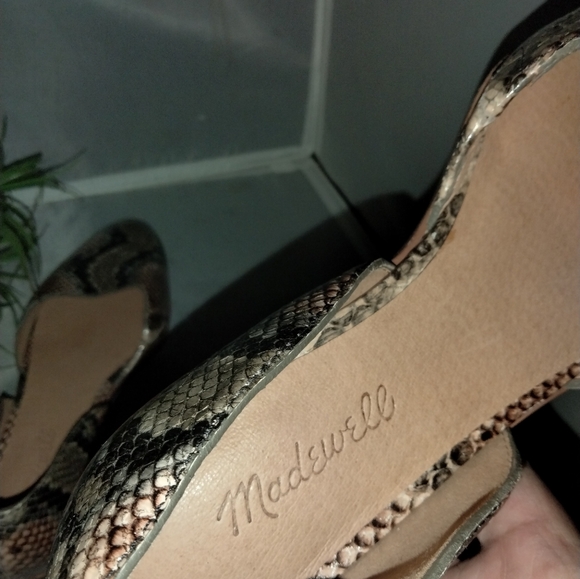 New women's slip on shoes by Madewell snake print size 9 pointy - Picture 9 of 10